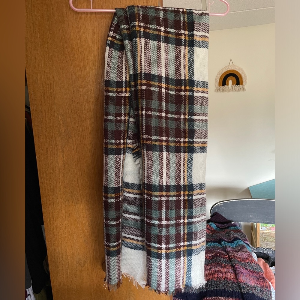 Scarf lot